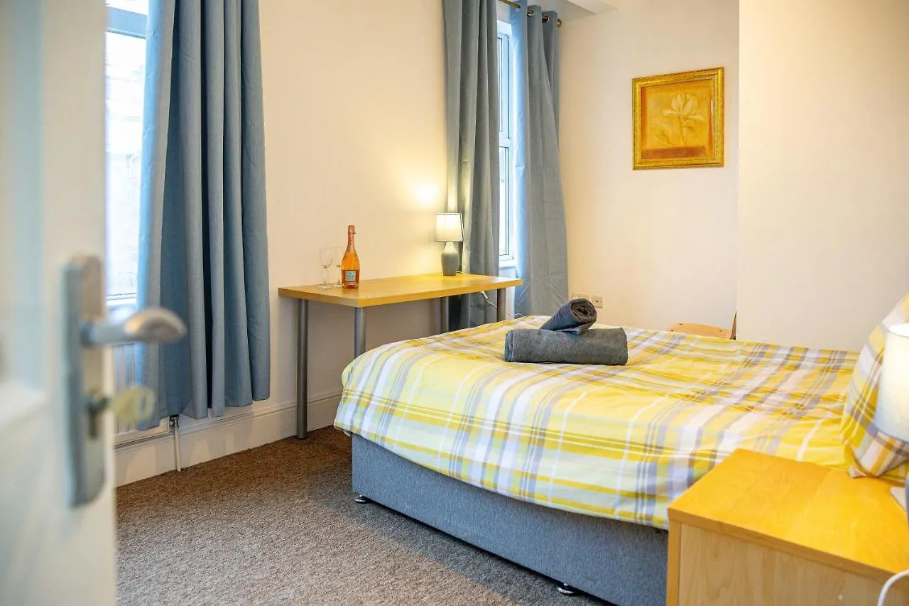 Apartment Ferienwohnung New 4Br 6 Beds Perfect Location Harefield Road Sheffield