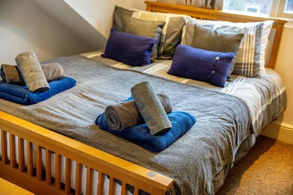 Apartment Ferienwohnung New 4Br 6 Beds Perfect Location Harefield Road Sheffield